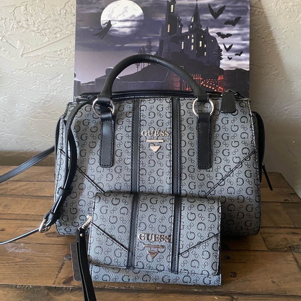 Brand New Guess Purse